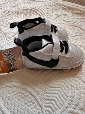 Baby shoes 2c